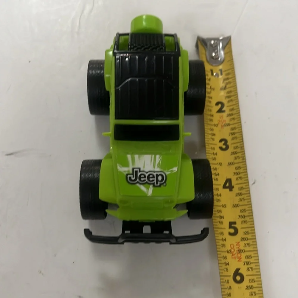 NEW BRIGHT JEEP-WRANGLER KIDS‎ GREEN TOY TRUCK